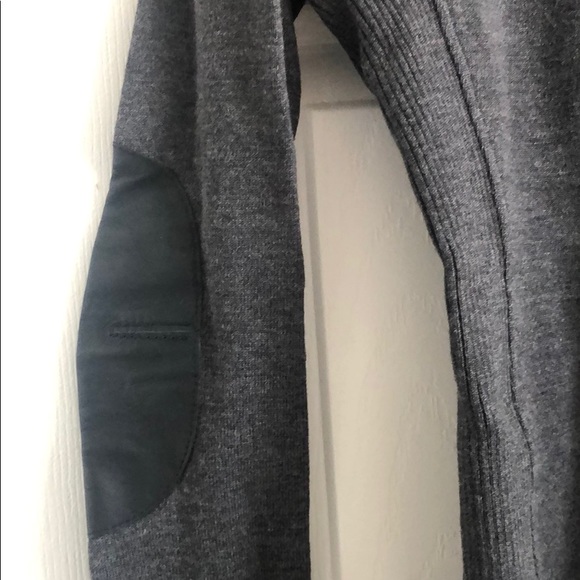 Luxurious PRADA Turtleneck  - 95% wool 😻 - Picture 6 of 11